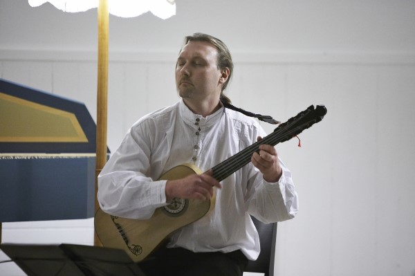 Eamon_Sweeney_Sligo_Strum_Baroque_Guitar_Image